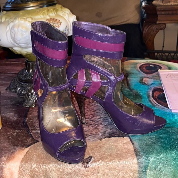 Bakers Shoes - Buckle Baker high heel over ankle open toe